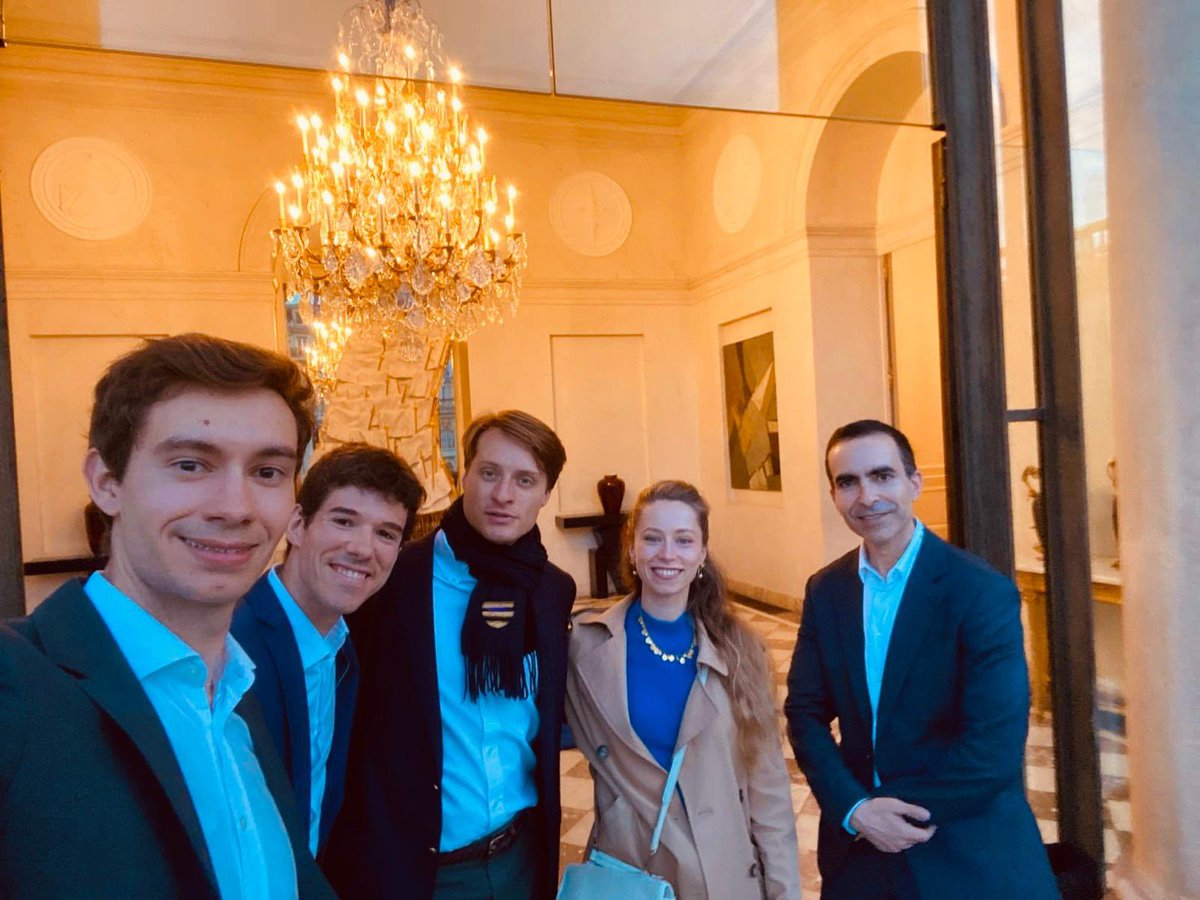 🇫🇷 InstaDeep a eu l’honneur de participer au “Rassemblement des plus grands talents Français de l’intelligence artificielle” au Palais de l’Élysée 🏰 avec le Président <a href="/EmmanuelMacron/">Emmanuel Macron</a> et juste avant #vivatech  à Paris 

Avec plus de 150 employés de grand talent 🌟 <a href="/instadeepai/">InstaDeep</a>