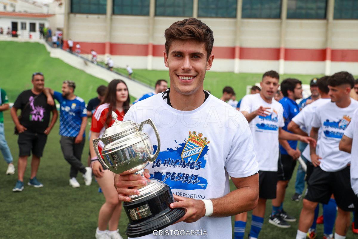 2⃣0⃣

Un año sobre 𝐑𝐮𝐞𝐝𝐚s.