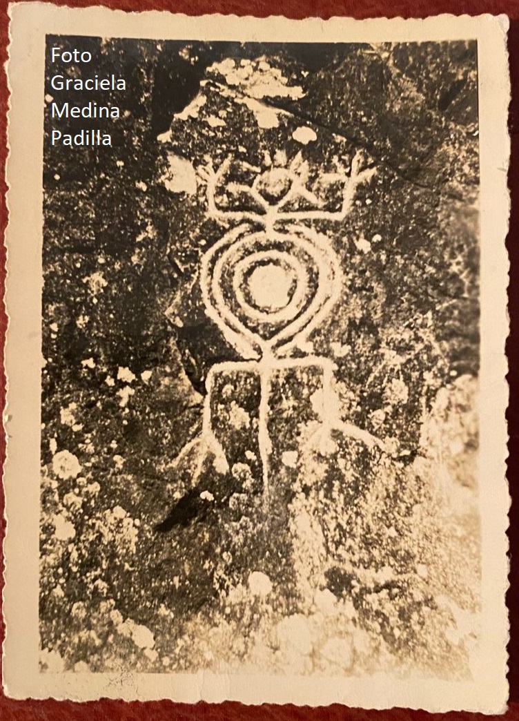 Hace poco compartí una foto de mis tías Graciela y Beatriz Medina Padilla contemplando el petroglifo de Aguacatal en Tocuyito. Hoy les traigo un primer plano de ese mismo petroglifo, que permanece en el misterio  <a href="/Ulises_Dalmau/">TocuyitoPueblo</a> <a href="/italo_sabatino/">ITALO SABATINO</a>