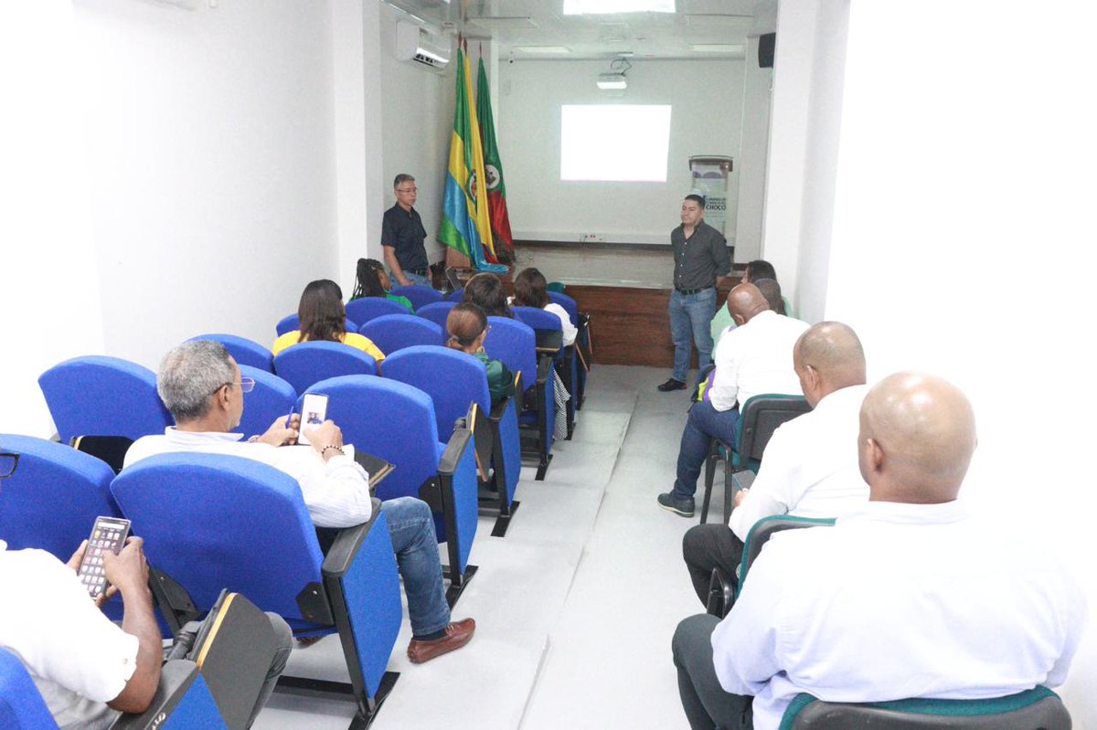 MincomercioCo's tweet photo. A través de @Col_Productiva avanzamos en el fomento al desarrollo productivo regional a través de la entrega metodológica para definir proyectos de reindustrialización con enfoque territorial en el marco de las Comisiones Regionales. #PolíticaDeReindustrialización https://t.co/APnfpffhxP