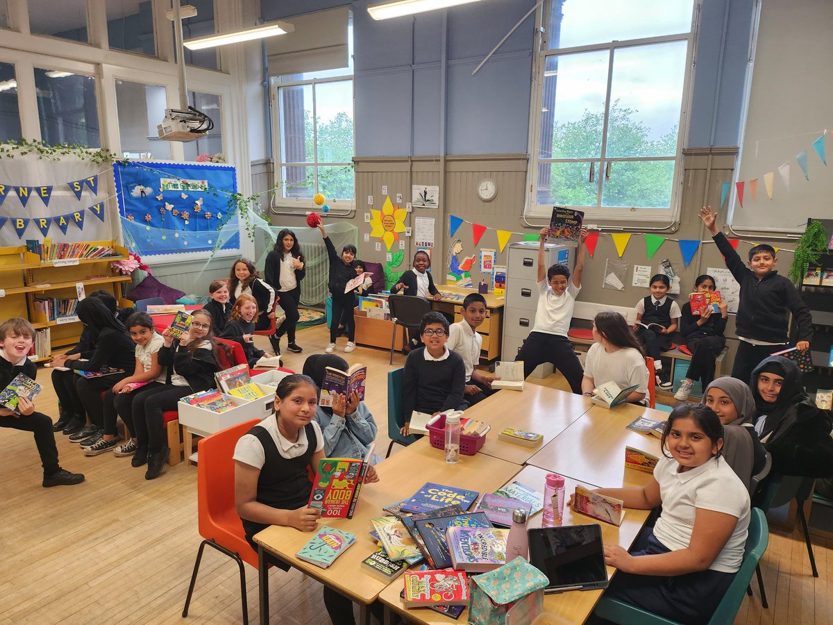 Today's reading cafe was the busiest one yet! Everyone enjoying some time out of the rain to read a good book with friends 😊 📚 @LorneStreetPS @scottishbktrust @literacyfor_ALL #readingschool