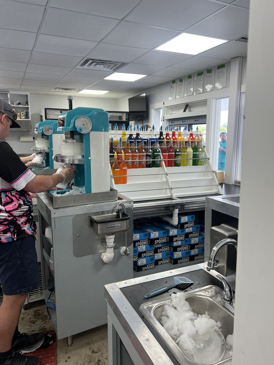 Turtleheadstalk's tweet image. SNOBIZ IS OPEN! Tell ya friends! #Snobiz