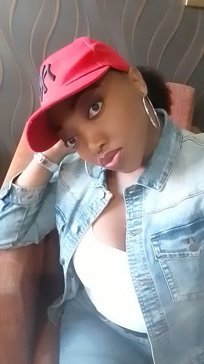 portiajankie's tweet photo. Waiting to get my hair did 😊... #Pretoria #SALON #ThursdayladiesNight #WinterSummerSpringInOneDay https://t.co/zvPTEmrD2c
