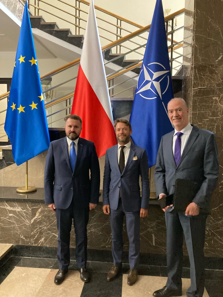 Today, Deputy FM <a href="/RKupiecki/">Robert Kupiecki</a> met in Warsaw with X. Chatel, the strategic advisor to the President of 🇫🇷.

The talk focused on strengthening 🇵🇱🇫🇷 cooperation in security and defence, preparations for the <a href="/NATO/">NATO</a> summit in Washington, and enhancing European defence capabilities.