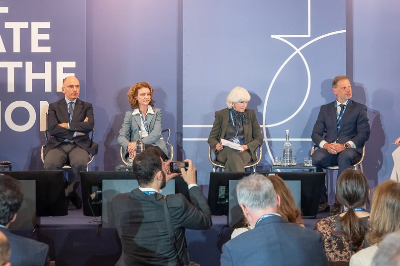 D_Schwarzer's tweet photo. Great day at @EUI_EU in Florence! The first day of #SEU2024 has come to a close.
Team Europe @BertelsmannSt is delighted to contribute to panels on #competitivenes, green transition & building back 🇺🇦 @malte_zabel @schwabecon @MiriamKosmehl https://t.co/CSXKWsnGgQ