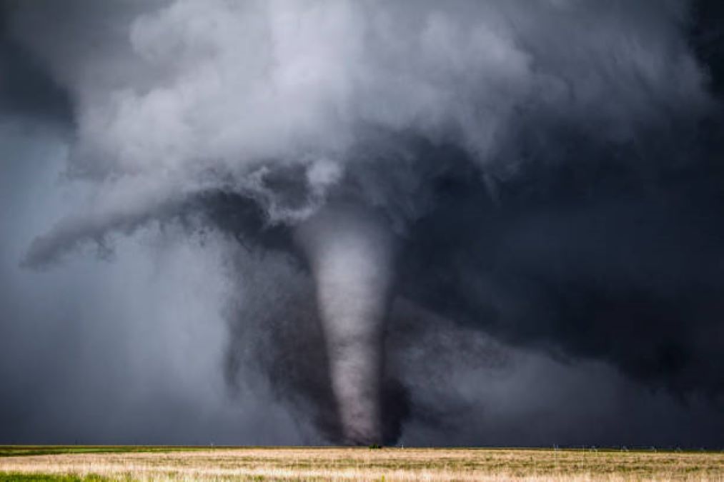 Be prepared to stay safe during a #tornado.

✔️ Have a plan & emergency kit.
✔️ Be aware of weather conditions during thunderstorms.
✔️ Know the best places to shelter both indoors & outdoors.
✔️ Always protect your head.

For more tips: bit.ly/3ubuhym
#PrepYourHealth