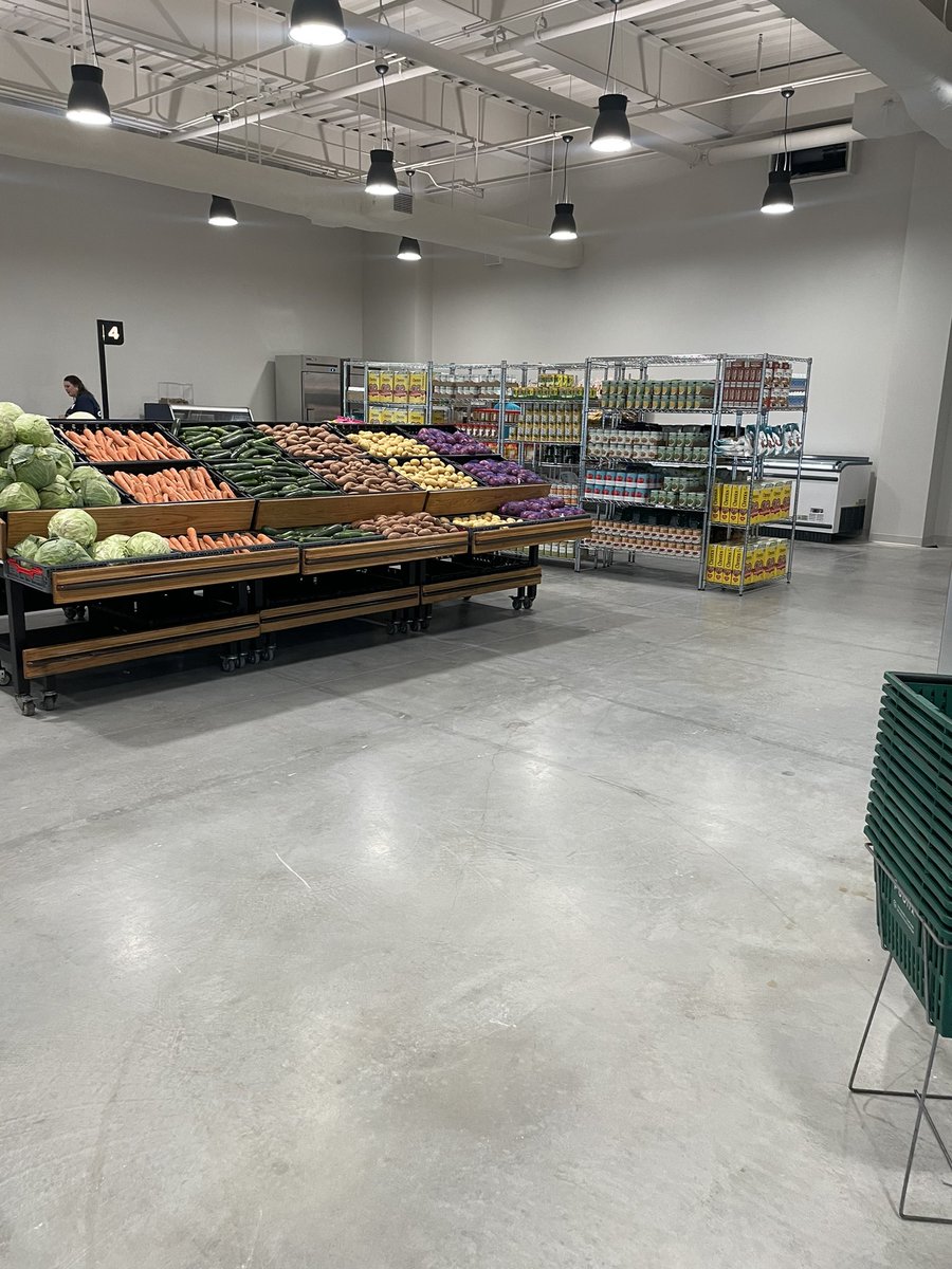 audettebruce's tweet photo. Amazing things happening @FeedingTampaBay. Thank you for investing in Tampa Bay’s future! https://t.co/O2LLQEJWze