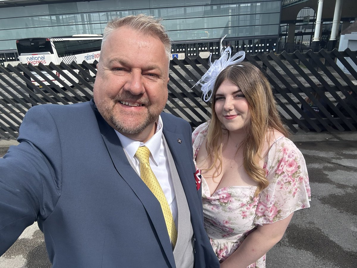 Amazing week especially seeing <a href="/KensingtonRoyal/">The Prince and Princess of Wales</a> #RoyalGardenParty Thank you LL for a great time! Travel by <a href="/Hull_Trains/">Hull Trains</a> 💕👑