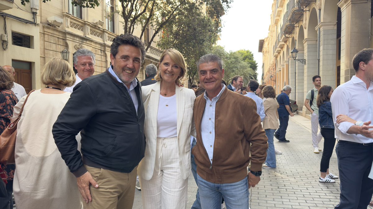 Arranca la campaña para las elecciones europeas👏🏼🗳️. Todo nuestro apoyo a Rosa Estaràs , el 9 de junio hay que salir a votar, el #9J, España juega en Europa.

#LaTevaResposta #TuVotoEsLaRespuesta