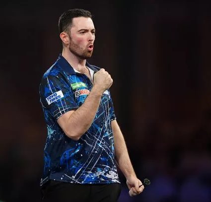 🏆 Premier League of Darts 2024! Semi-Final Result Luke Humphries 10-5 Michael Van Gerwen Luke averaged 102, hit x5 180’s and a high checkout of 132 in his victory!