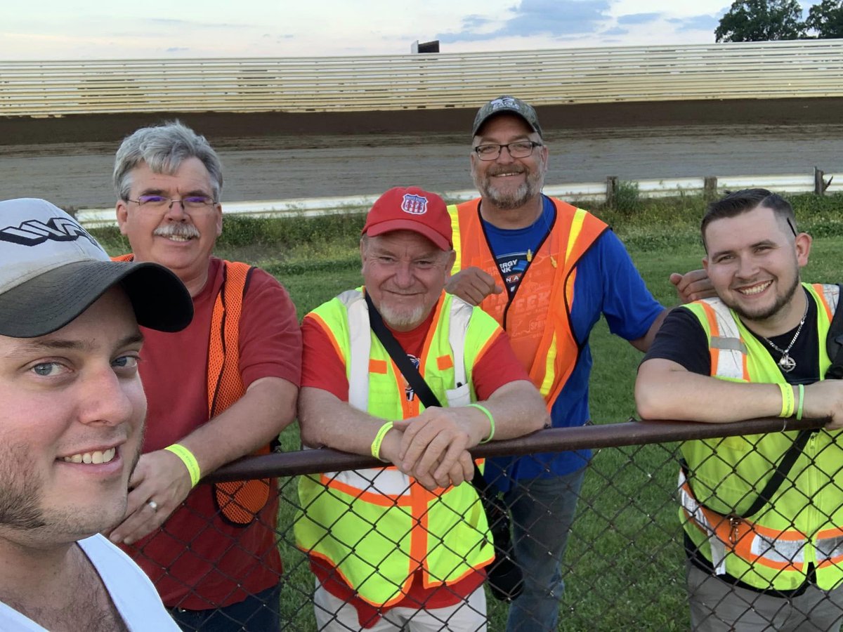 DT_RRracin's tweet photo. Episode 141 = 🆙
◾️A recap from @HauteTrack - Tony Hulman Classic
◾️Results: USAC, WoO in Ohio, HL in NY, and more!
◾️Charlie has a double header at @Outback, @SonkaIrishPub, @Popeyes, + more 🍔🥡
Listen here: https://t.co/4wkc3iCjnh
🟩https://t.co/gDMM6pO3dP https://t.co/wmBIKQtVyP