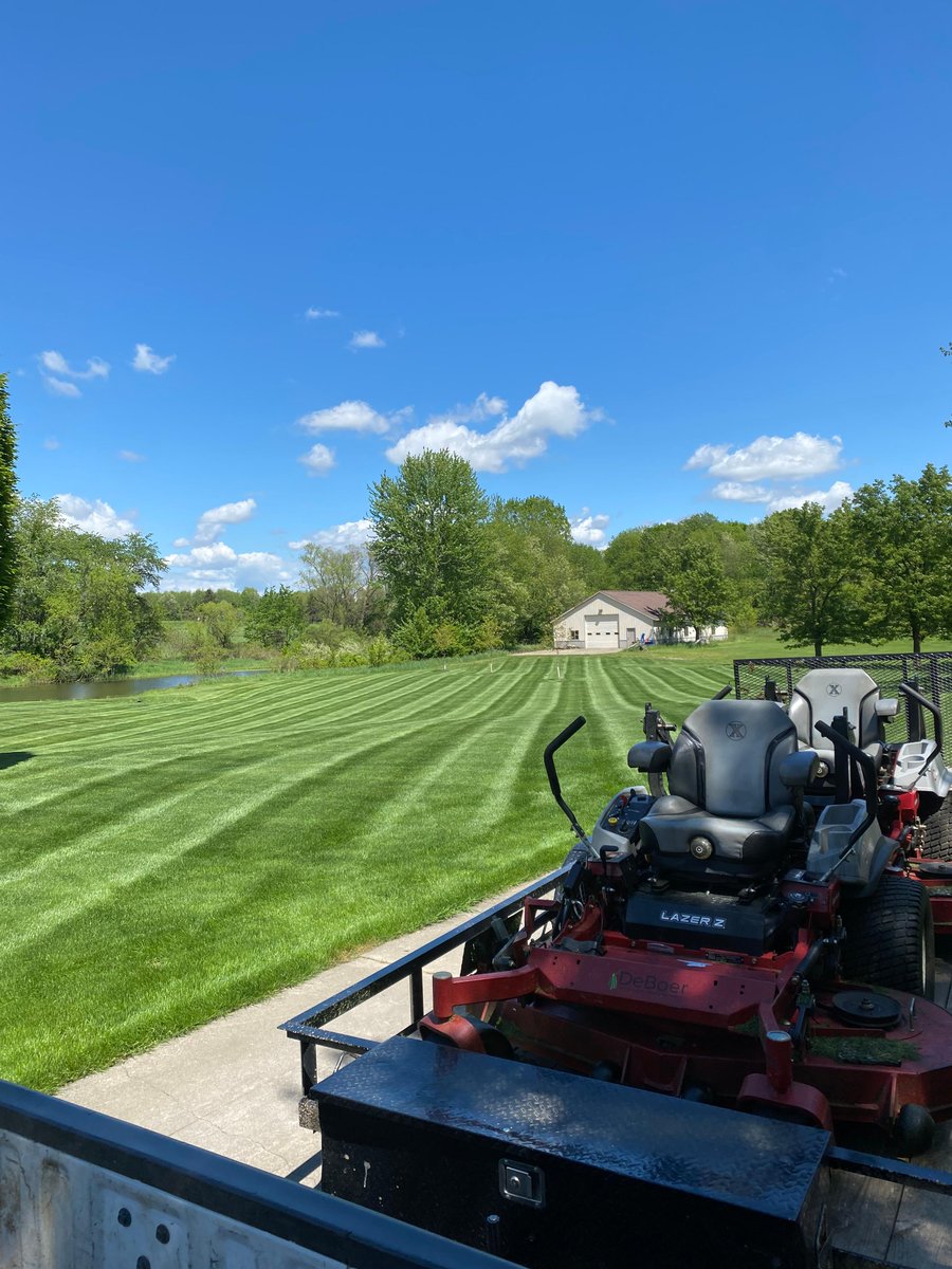 'When you only mow 1 day a week...you make sure it’s ready for the weekend! 🔥'

📸 Trent D.
📍 Grand Rapids, MI 

#TeamExmark #Exmark #ExmarkMowers