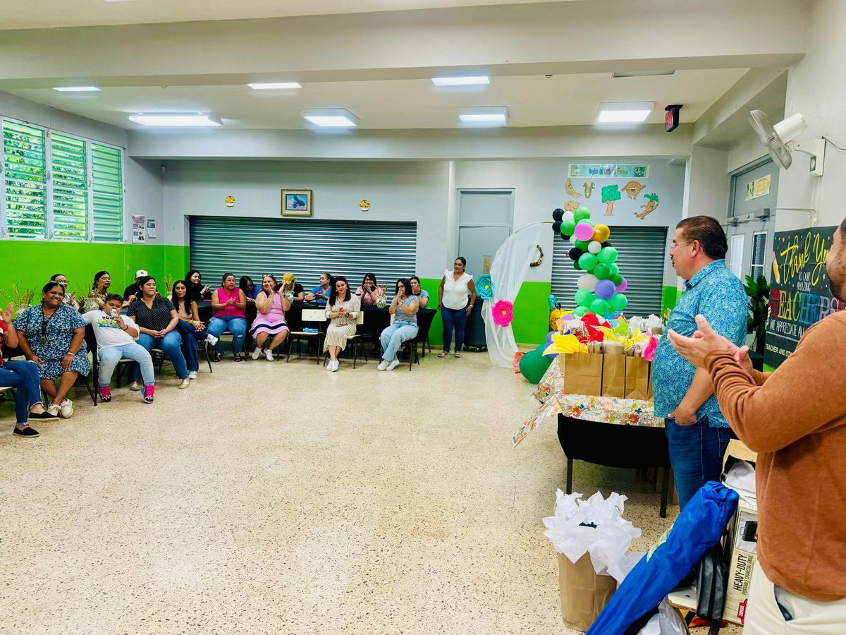 Muchas felicidades a los maestros de la Escuela Cristóbal Santana en Río Lajas, Dorado, en la Semana Educativa. Gracias su vocación y compromiso para impartir la enseñanza a los futuros profesionales de nuestro pueblo.