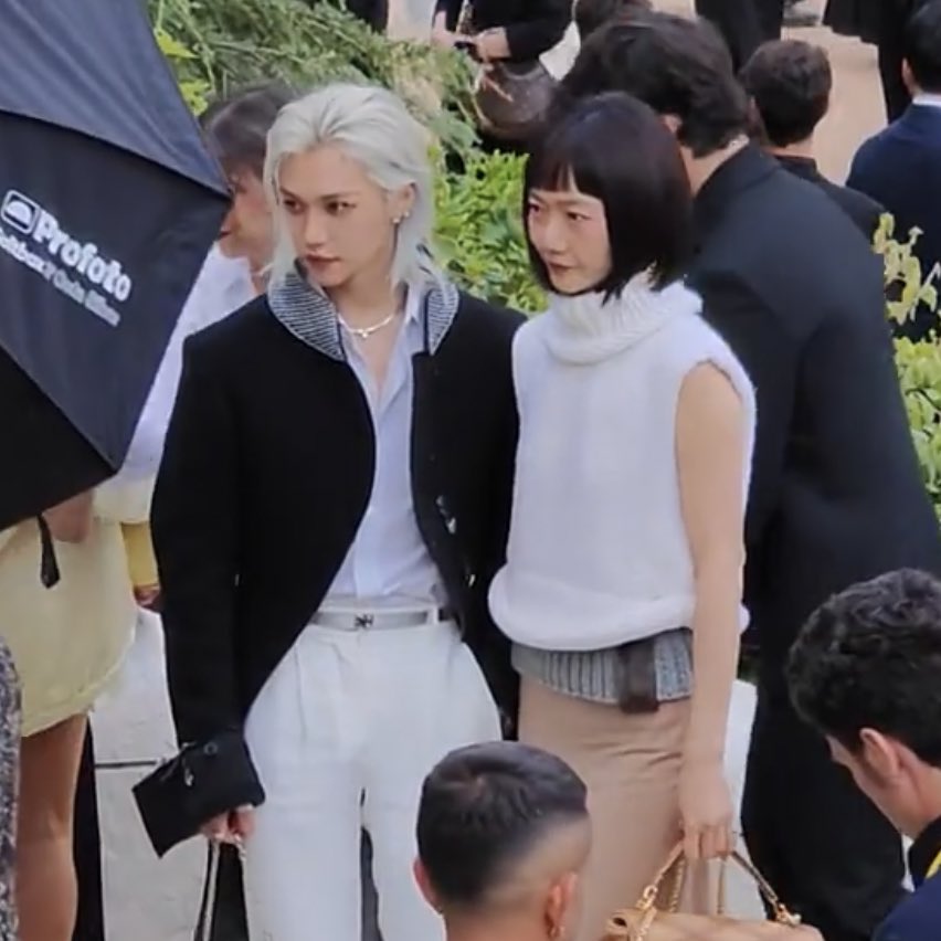 spearhyunnie's tweet photo. felix with actress bae doona at the #lvcruise25 show! https://t.co/jioE6ZJLm9