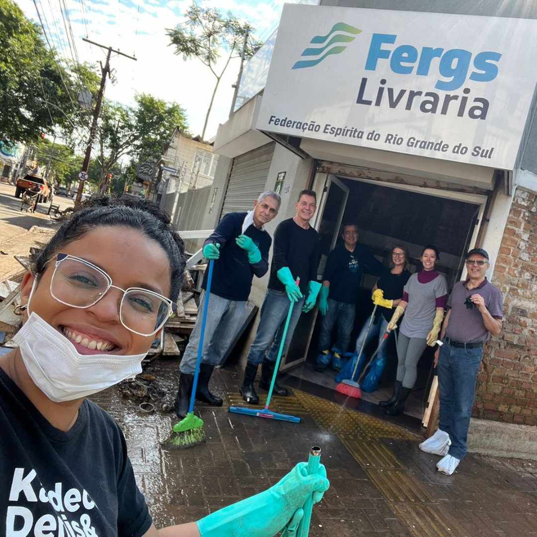 wrfraternidade's tweet photo. Nossos irmãos trabalhando na limpeza da livraria Fergs 🙏💙

🔗Quer saber como colaborar? Acesse o link: https://t.co/r6fyW13Ip9

@FergsOficial 

#fergs #juntospelors https://t.co/LyA0dyW9O1