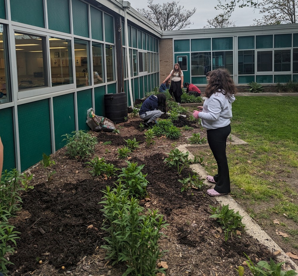 Page Ecology Club Honored by National Wildlife Federation lamphereschools.org/article/161482…