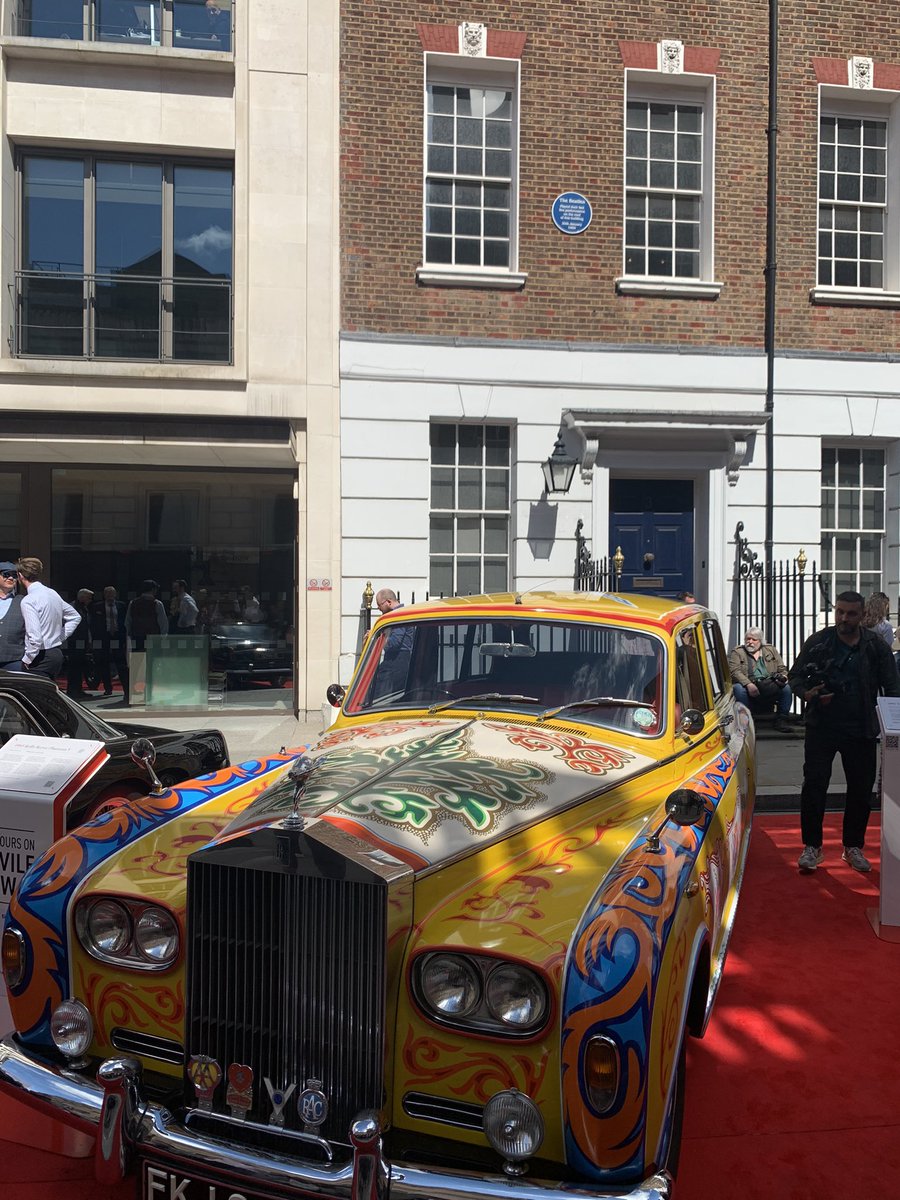 ToursBeatles's tweet photo. Great to see this beauty outside Apple Studio today #TheBeatles #applestudio #rooftopconcert #rollsroyce #savilerow #beatleslondon @Superstar_Cars https://t.co/qq4nmDf77j