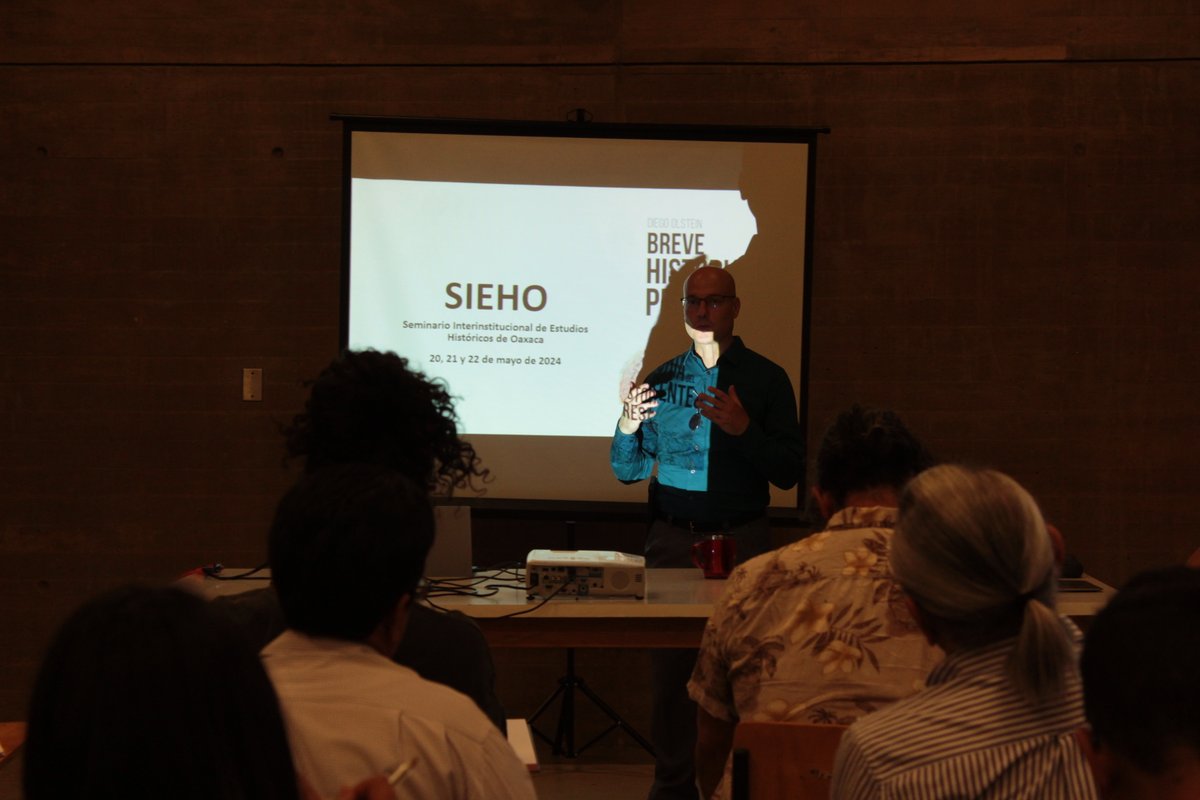 AGEO_GobOax's tweet photo. El día de ayer concluyó en el #AGEO el curso: "Breve Historia del Presente (1850-2023)", impartido por el Dr. Diego Olstein de la Universidad de Pittsburgh. Dicha actividad fue gestionada y coordinada por el #SIEHO.
#ViveLaHistoria https://t.co/Wf07oGZLyT