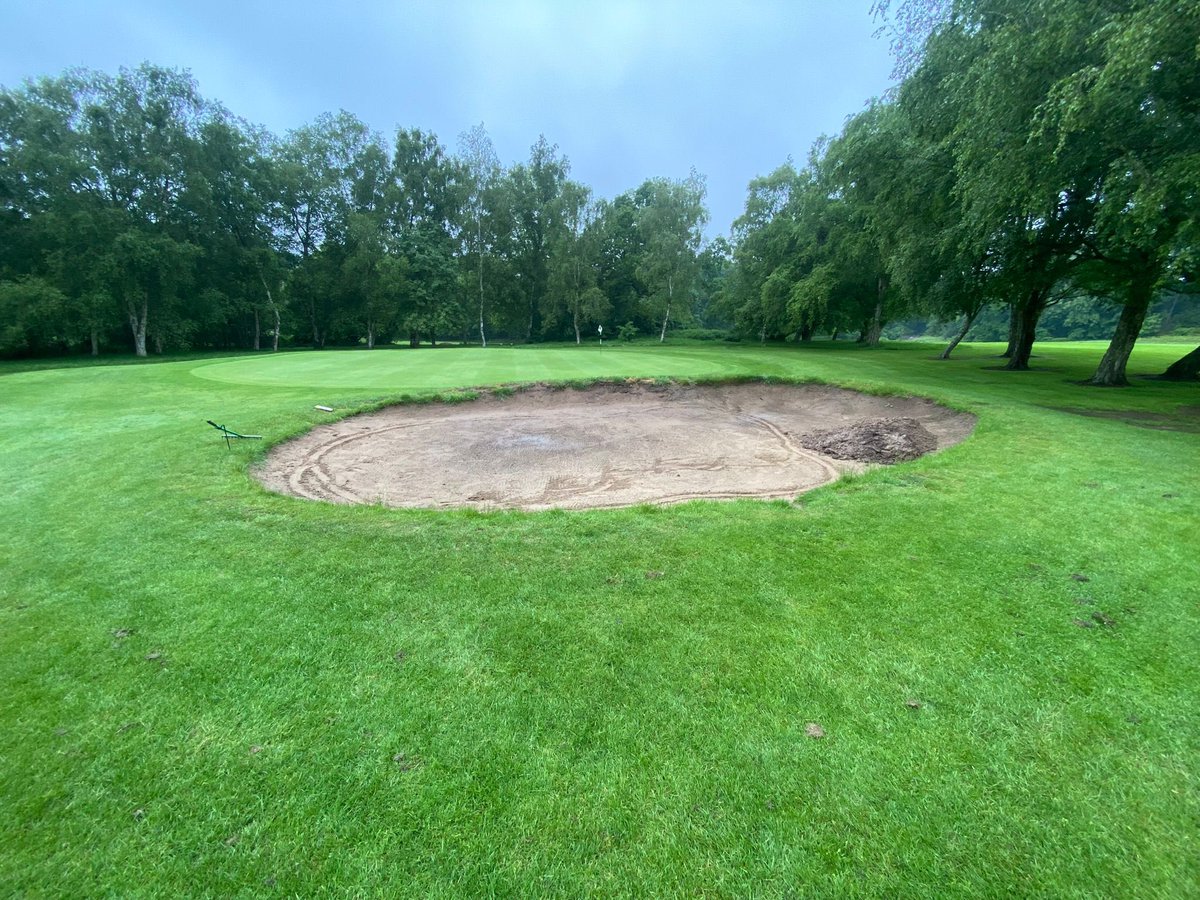 Showing the transformation of a tired, bland bunker into an attractive parkland feature with character. 4 similar ones being built this week by Miles from our partners @360GroundCare at the equally attractive @LingdaleGC in Leicestershire #builditonce
