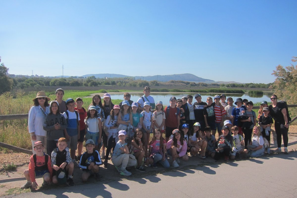 colegioalboran's tweet image. Nuestro alumnado de 3º y 4º de #Primaria ha participado en unas vibrantes jornadas de convivencia y actividades deportivas en Fuente de Piedra.

#FuenteDePiedra #senderismo #espeleología

colegioalboran.es/visita-a-fuent…