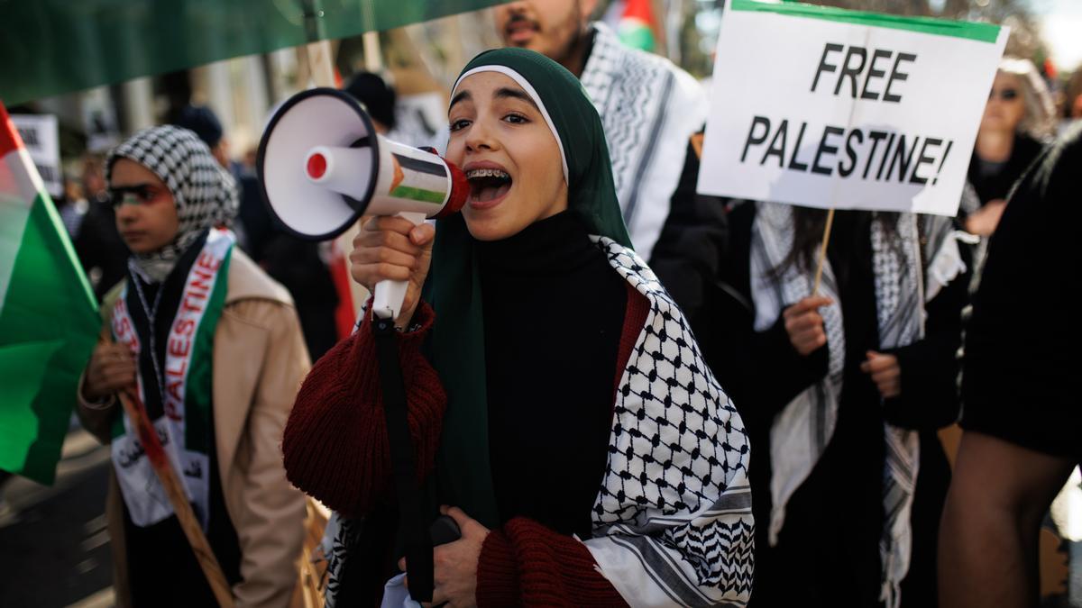 Yulimar_I's tweet photo. Las mujeres Palestinas hacen frente a múltiples formas de violencia y discriminación, en una manifestación más de lo que desde el feminismo –en su análisis sobre las mujeres, la guerra y la paz– se ha identificado como continuum de violencia.
@NicolasMaduro 
@WBenavides_MRT https://t.co/KcIkfyDzNW