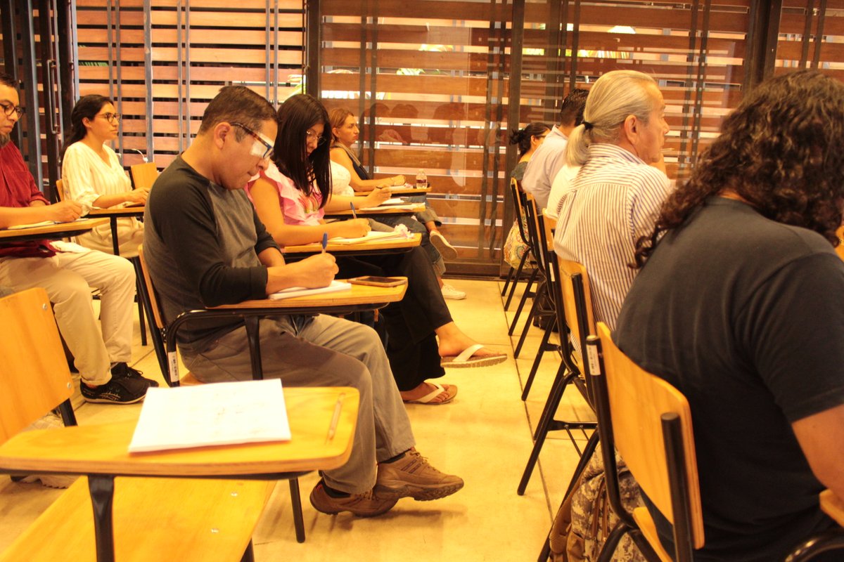 AGEO_GobOax's tweet photo. El día de ayer concluyó en el #AGEO el curso: "Breve Historia del Presente (1850-2023)", impartido por el Dr. Diego Olstein de la Universidad de Pittsburgh. Dicha actividad fue gestionada y coordinada por el #SIEHO.
#ViveLaHistoria https://t.co/Wf07oGZLyT