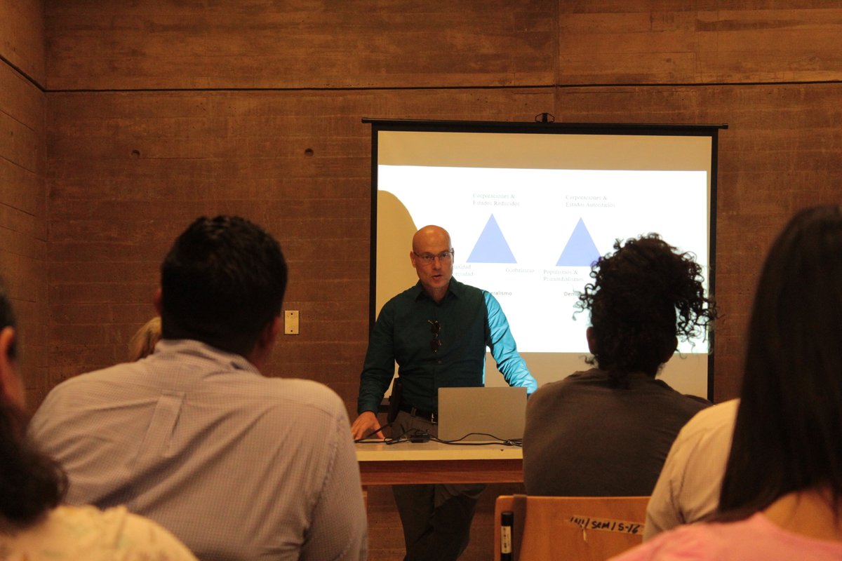 AGEO_GobOax's tweet photo. El día de ayer concluyó en el #AGEO el curso: "Breve Historia del Presente (1850-2023)", impartido por el Dr. Diego Olstein de la Universidad de Pittsburgh. Dicha actividad fue gestionada y coordinada por el #SIEHO.
#ViveLaHistoria https://t.co/Wf07oGZLyT