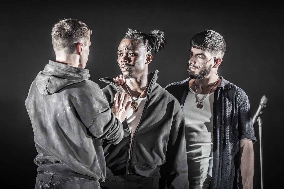 Just Released: #RomeoJulietLDN production photography.
📸: <a href="/brennerphotos/">Marc Brenner</a>