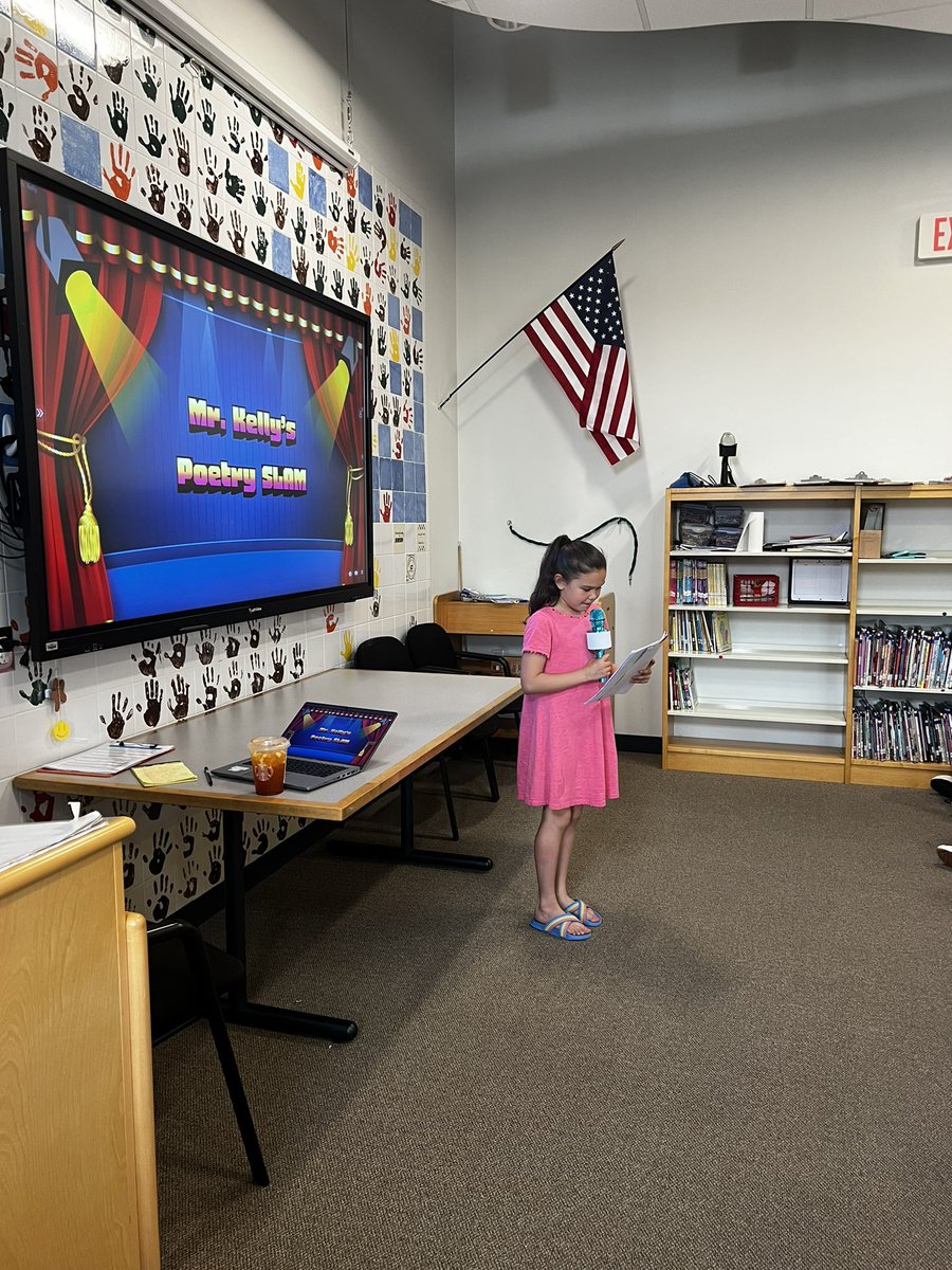 MrKellyOAK's tweet photo. Huge success for our poetry slam this afternoon! These poets worked so hard creating their own book of poetry- we just had to share with our other third grade friends!🎤💥 @OakStElementary https://t.co/cIBh1khZzi