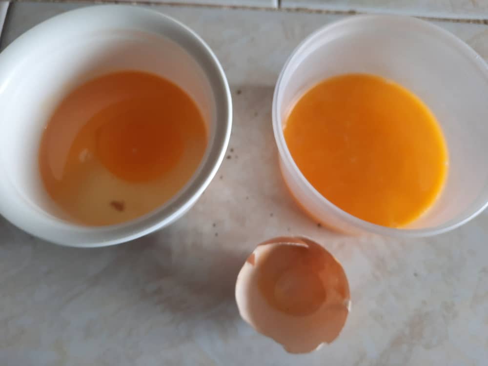 YPensionados's tweet photo. @rvaraguayan @EdisonB25 @elsemanero @Descarrilado3 
Estos son los huevos podridos entregados en el Clap en Metro de Caracas. Quien vigila, fiscaliza y controla los productos que se entregan a los trabajadores, jubilados y pensionados, que valen más muertos que vivos, sin HCM. https://t.co/IO11nbR4rg