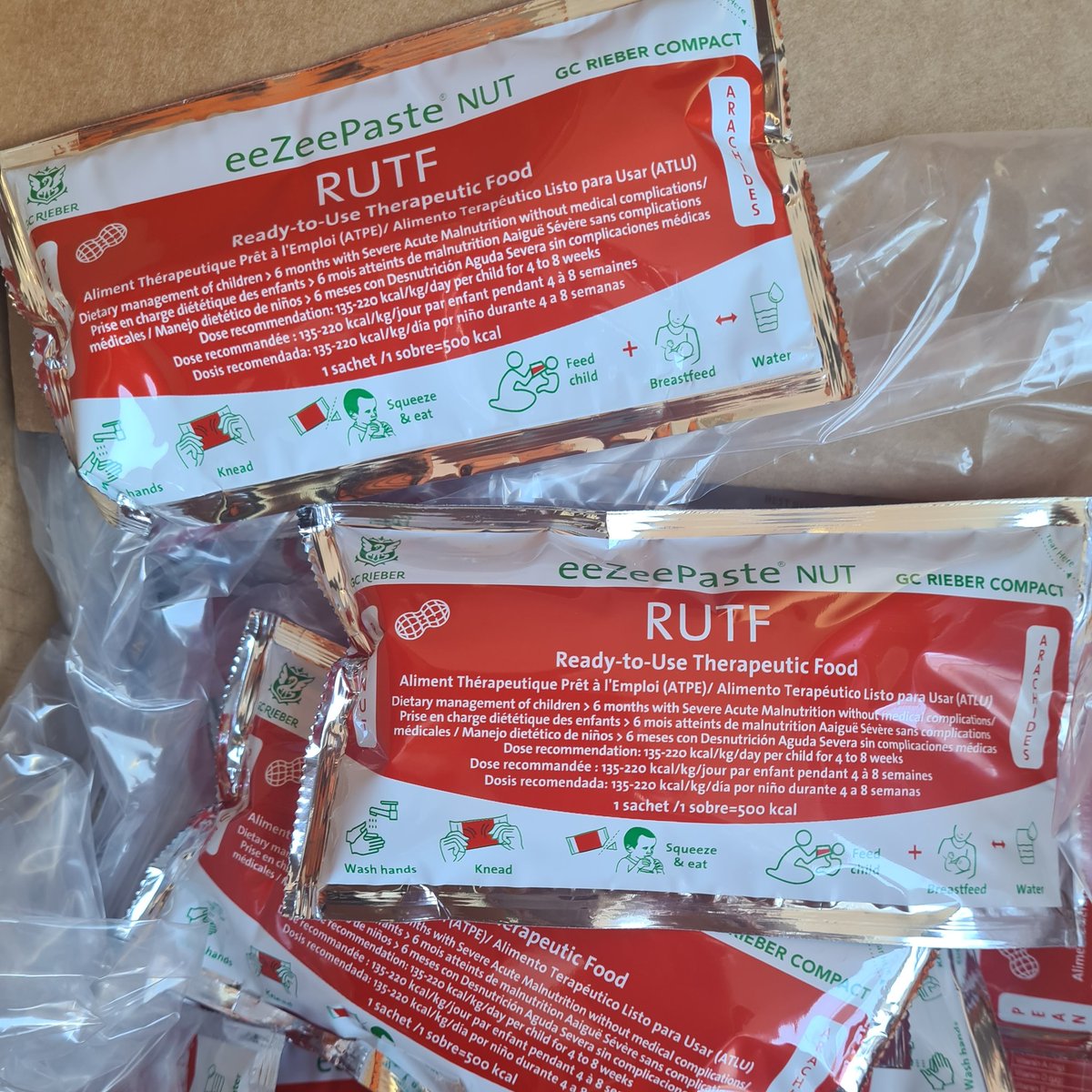 UnicefNamibia's tweet photo. Today @USAID handed over 14 tons of ready-to-use therapeutic food #RUTF to @MhssNamibia. The #RUFT was
procured with funding from @USAID using @UNICEF
procument mechanism Over 1000 children suffering from severe #malnutrition will benefit from this life-saving assistance https://t.co/BuysbnUgit