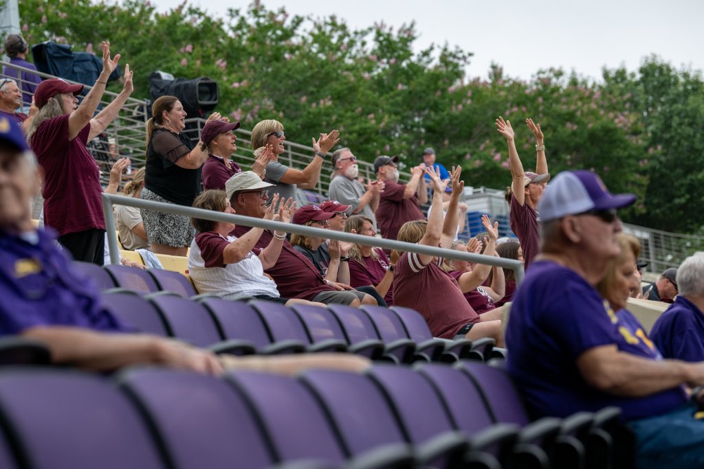 Incredible season, incredible support 🫶 Thank you Saluki Nation for being with us every step of the way during this historic season!