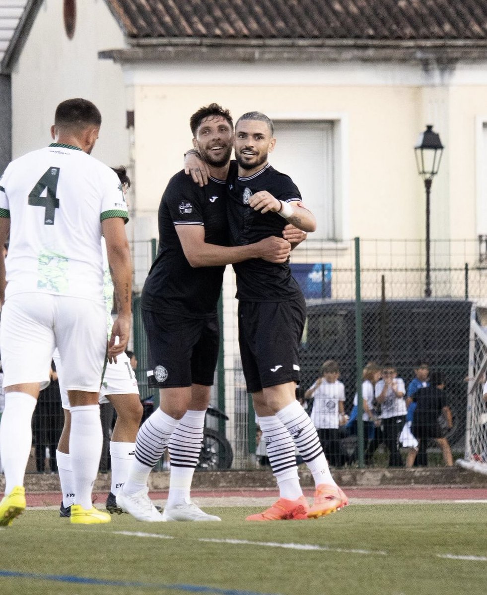 ActuL1_'s tweet photo. Rémy Cabella avec la Squadra Corsa ✨🖤🤍

La Corse s’est imposée 3-0 face à la Sardaigne avec un duo Santelli-Cabella en feu. 🥵

📸 IG @/estelle.pics https://t.co/pV3VqhgFnW