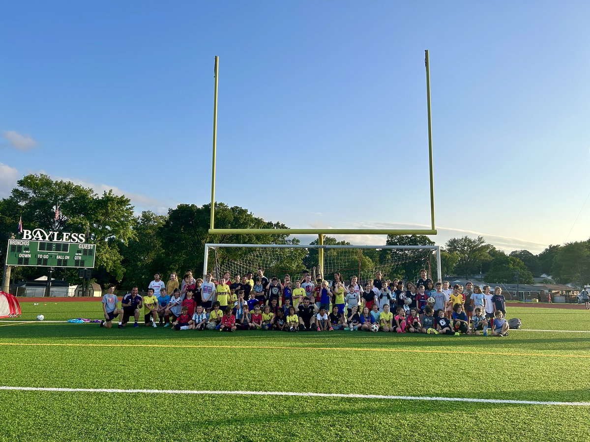 BaylessAD1's tweet image. 🚨🚨🚨

Last night, @stlCITYsc brought Anthony Markanich &amp;amp; Ben Lundt to our weekly Play On Training Session, hosted at Bayless Field. We’re grateful for our partnership &amp;amp; thankful for our facilities!

#BaylessALLIN
#BringTheStampede
#STLProud
#AllForCity

🟢🟡⚫️🐴⚽️🤜🤛⚽️⚜️🔵⚪️🔴