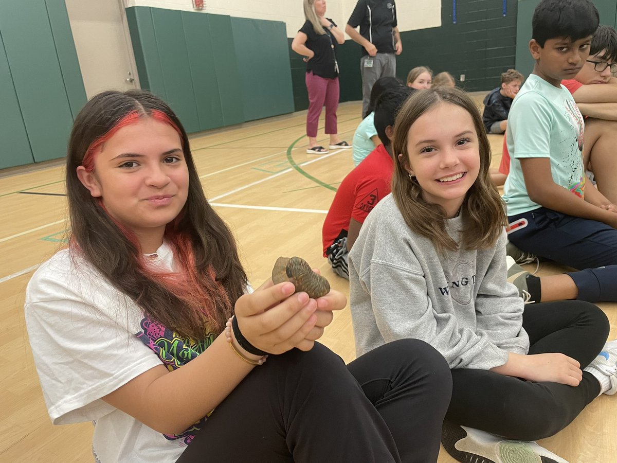 Science assembly yesterday at <a href="/LEelementary/">Lee Eaton Intermediate Knights</a> 🪨 rocks and fossils galore! <a href="/CoachRudowsky/">Bryan Rudowsky</a> <a href="/CarolSTonsing/">Carol Tonsing</a>