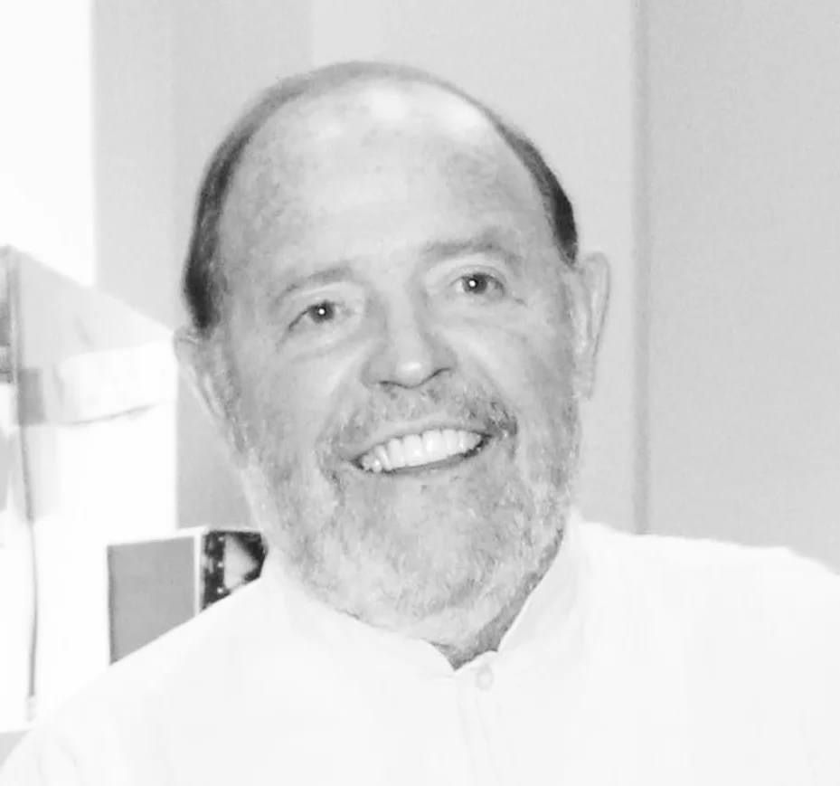 Fallecio Don Carlos García Ponce,  fue el fundador del Museo de Arte Contemporáneo Ateneo de Yucatán (MACAY), una gran perdida para nuestra sociedad. Mi más sentido pesame.