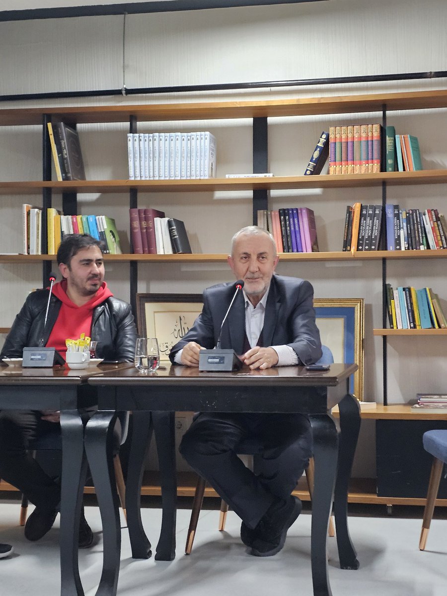 marmarakiraat's tweet photo. Zülküf Dağı'ndan Mona Roza'ya; Ba'sübadelmevt'ten Yüce Diriliş'e Temel Hazıroğlu'nun anlatımıyla Üstad Sezai Karakoç Marmara Kırâathânesi'nde yad edildi. https://t.co/CwvQ5hN7KM