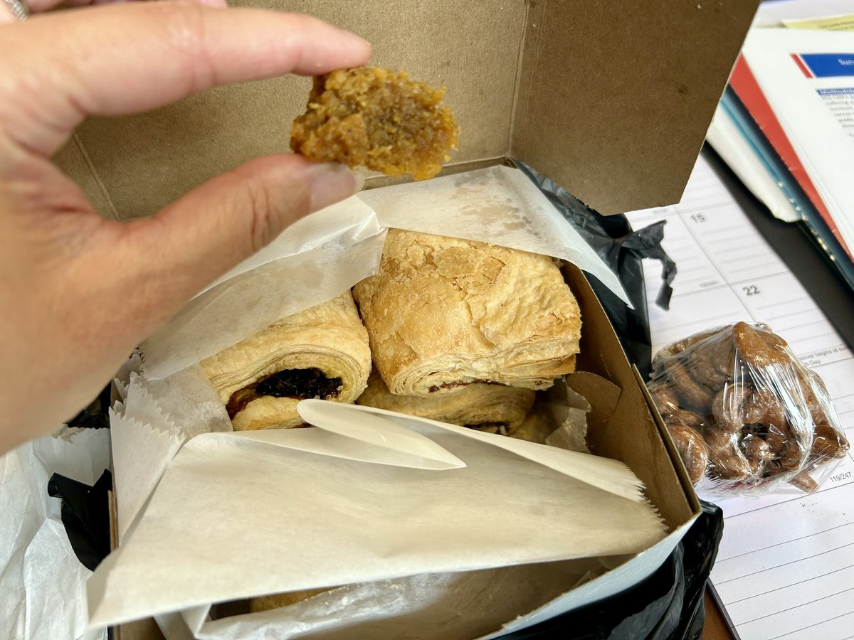 Amazing visit from student doc @MonteauRachelle who dropped off treats! 'You wouldn't believe how hard it is to find vegan Haitian food but I don't back down from challenges!' 🙏😋 I have had the privilege to know Rachelle since she was a college freshman. She's now a rising MS3!