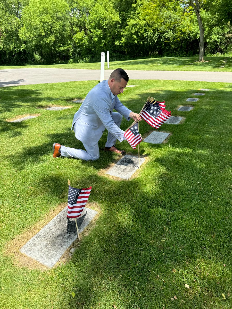 OnondagaCounty's tweet photo. @CEJRyanMcMahon visited the Veterans Memorial Cemetery today to honor our fallen veterans who made the ultimate sacrifice to preserve our freedom. We thank you. We honor you. We remember you.♥️🇺🇸
