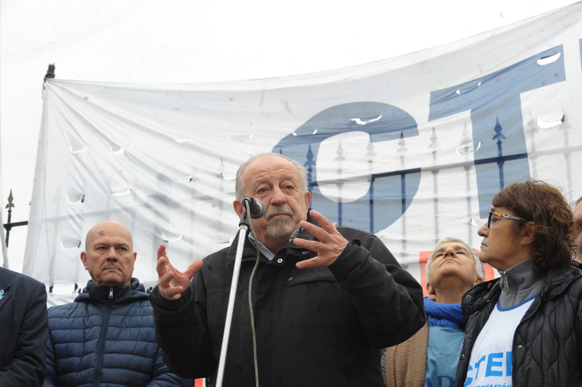 cteracta's tweet photo. PARO DOCENTE NACIONAL TOTAL EN TODOS LOS NIVELES DEL SISTEMA EDUCATIVO.
@soniaalesso1 “Hay algo que no nos van a poder quitar, la defensa de la Escuela Pública, de la Universidad Pública, de los derechos que cada unx de nosotrxs conquistamos en las calles"
https://t.co/Ppo2TPThoz https://t.co/UcaU4wL4hQ