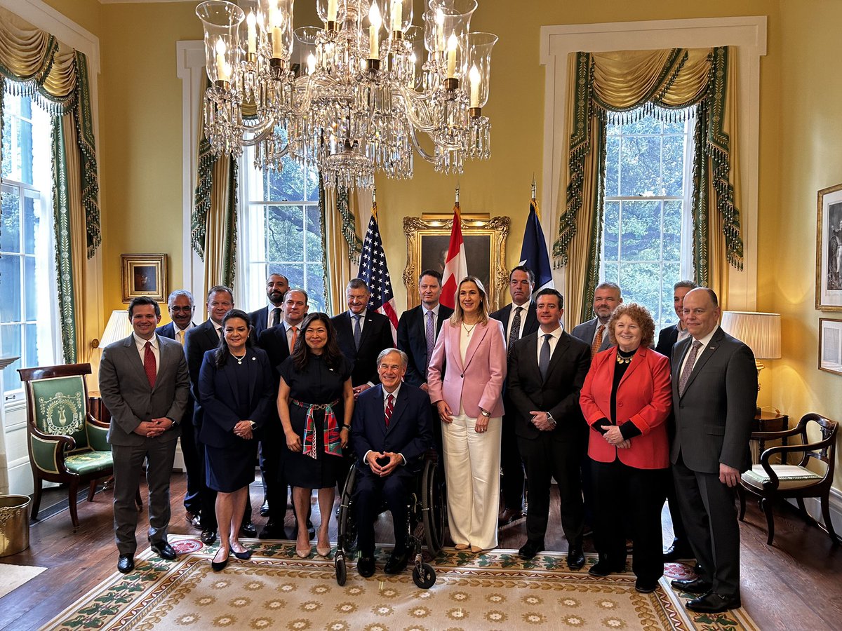 CanCGDallas's tweet photo. A pleasure to meet with Texas @GovAbbott today where Minister @mary_ng , Ambassador @KirstenHillmanA and #TeamCanadaUSA discussed the vital role international trade plays in safeguarding N.A prosperity. With nearly 800 local 🇨🇦companies supporting more than 74k Texan jobs. https://t.co/MmK81cEZM8