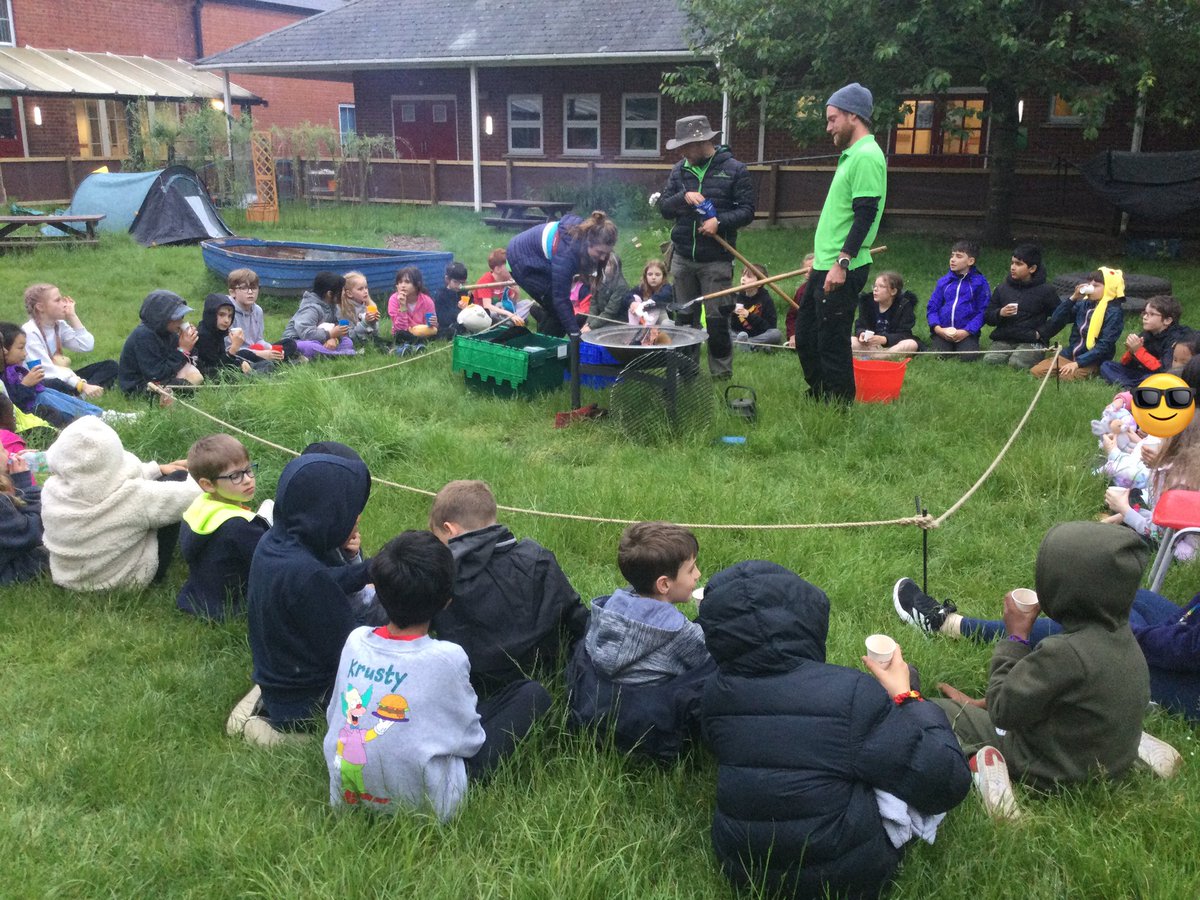 ThamesideSch's tweet photo. Kin ball and campfire fun before bed #year4tps #lionstps #leopardstps #funfunfun⛺️🔥 https://t.co/NEbX0DJGUQ