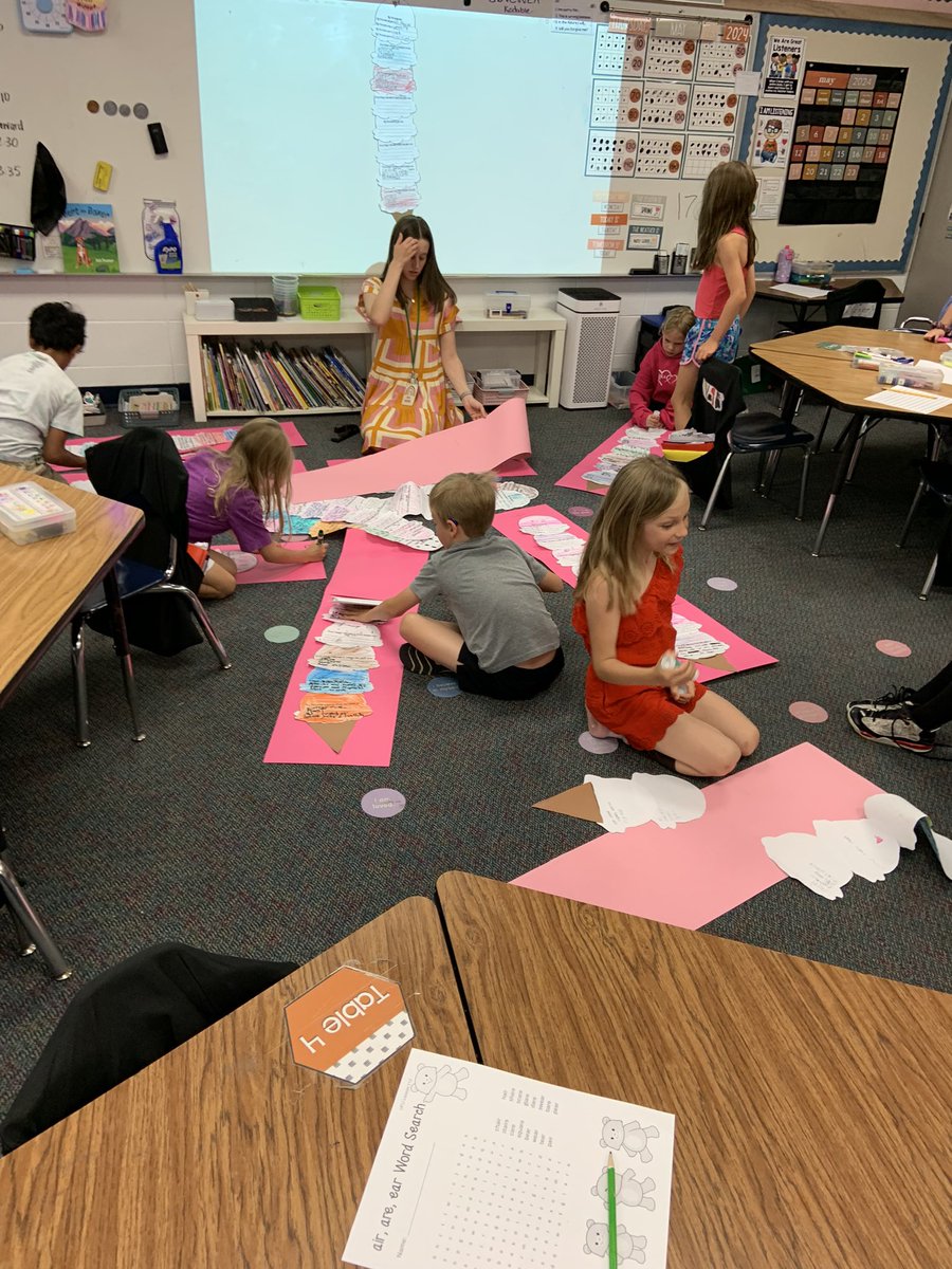 MrsRategan's tweet photo. What can be better than a GIANT ICE CREAM 🍦 CONE full of first grade memories? @AHSD25Olive #FirstGradeMemories https://t.co/wqRJz2y48l