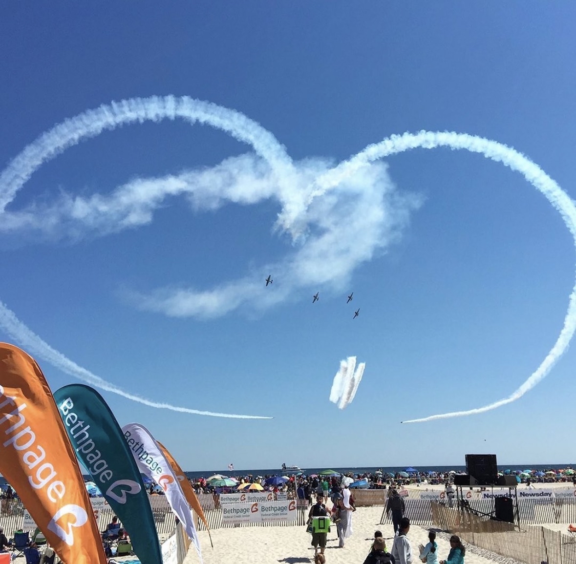 The @bethpageairshow is celebrating the 20th anniversary this weekend at Jones Beach! 🫶✈️🏖️🇺🇸 #discoverlongisland #MDW (5/25 & 5/26) This will be the Blue Angels’ 10th headliner performance for what has grown into one of the most respected air shows in the country.