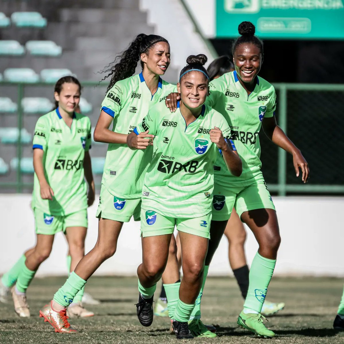 minasbrasiliaff's tweet photo. FIM DE JOGO 💚💙

Minas Brasília FF 6X 0 JC FC, mais uma goleada do Minas, pelo Brasileirão SUB-20

⚽️⚽️⚽️ Letícia 
⚽️ Nayara
⚽️ Rebeca
⚽️ Raquelzinha

#respeitaasminas #minasbrasiliafutebolfeminino #futebolfeminino #brasília #mbff https://t.co/pdcusjV5Ko