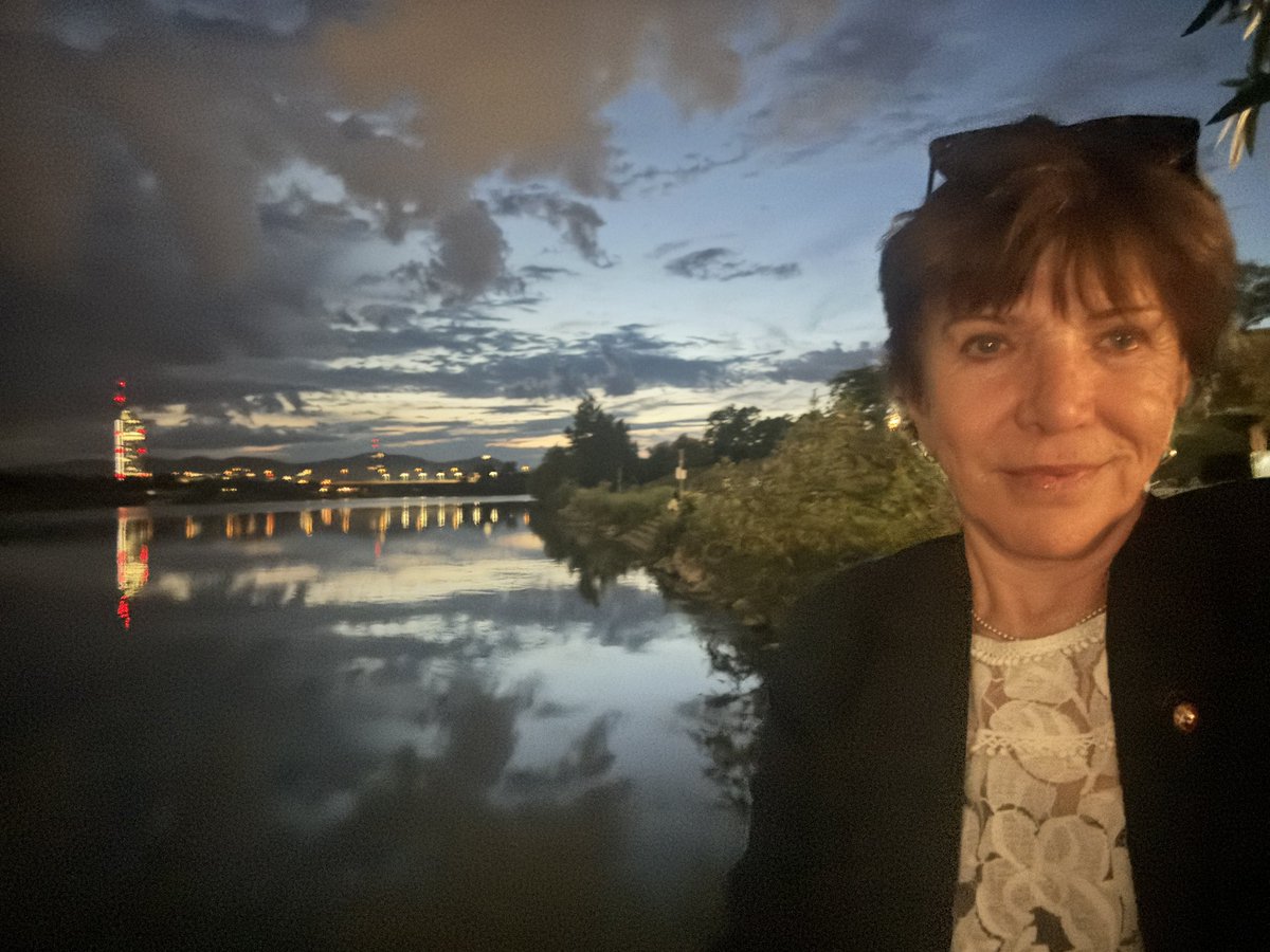 HSequenz's tweet photo. Life is exciting!😊
✅Gestern Gemeinderat mit unserer Dringlichen Anfrage zu verfehlten Klimazielen
✅Heute Sonderlandtag zum Renaturierungsgesetz
✅Treffen mit Maria Vassilakou
✅Spaziergang von schönsten Arbeitplatz der Welt #rathaus in meine hood, #donaucity #copabeach💪😊 https://t.co/CsxRGh3Hh6