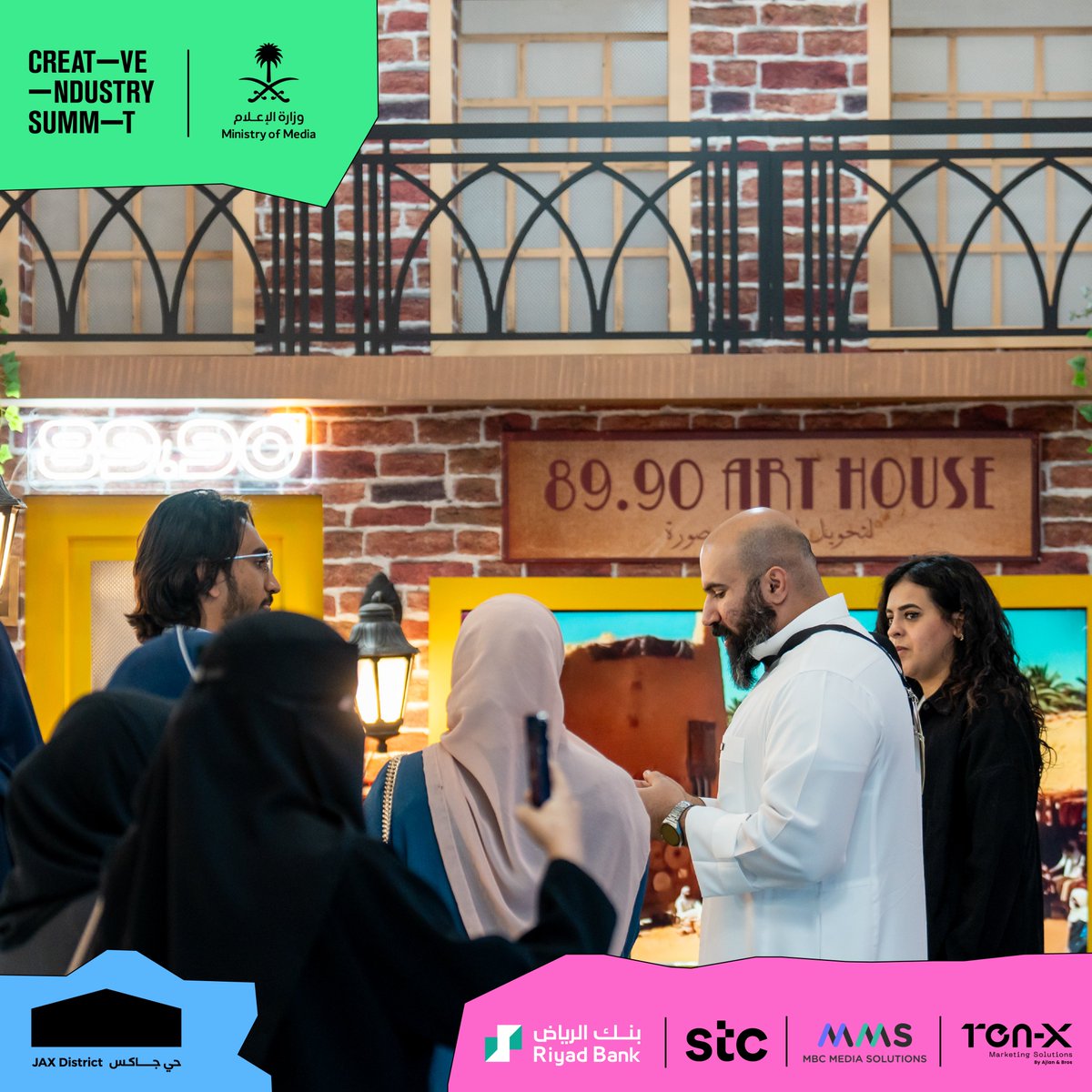 creativeindMENA's tweet image. لقطات من بوثات #قمة_الإبداع، اللي تلهم إبداعك وتوسع علاقاتك 😎🎨

Glimpses of the incredible booths at #CreativeSummit  showcasing the latest creativity trends 🎨✨