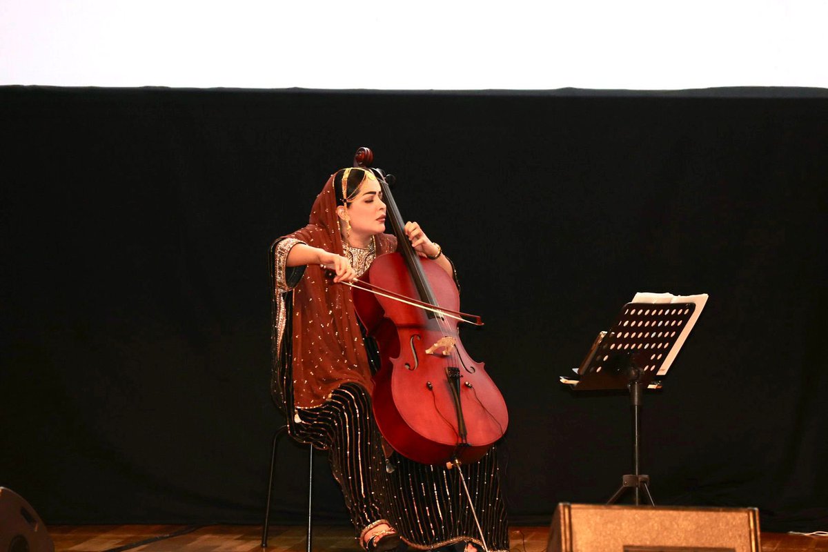 صور من الأمسية الموسيقية للفنانة العمانية عازفة تشيلو الأولى مريم المنجية، بمصاحبة عازف الكيبورد عبدالله الفارسي، في مسرح الدراما بـ #كتارا #قطر #كتارا_ملتقى_الثقافات #كتارا_وجهة_ثقافية_سياحية