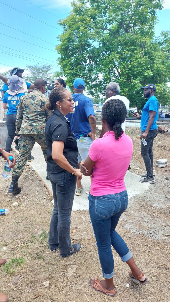 StJamesWCJLP's tweet photo. #ConstituencyHappenings | #StJamesWestCentral
We are at the Pye River Cemetery with @debosity and #StJamesMC team for another of the MP @MalahooForteMP Forte's endorsed cleaning and beautification exercises for #LabourDay2024
#TeamMarlene
#ServiceIsWhatWeDo
##RealRepresentation https://t.co/FTZdlFqTd8