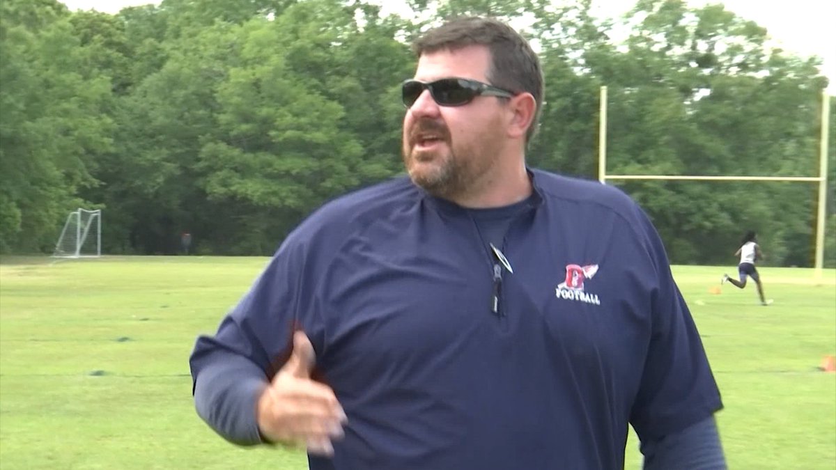 JUST IN: Chickasaw head coach Carl Herring leaving for assistant position at Saraland “I’ve enjoyed my time here at Chickasaw and all we’ve accomplished... But it’s time for me to move on and I’m excited about my next step' @WKRG story w/quotes: wkrg.com/sports/chickas…